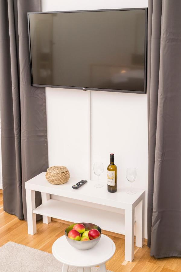 Sigmund Freud Lounge Apartment