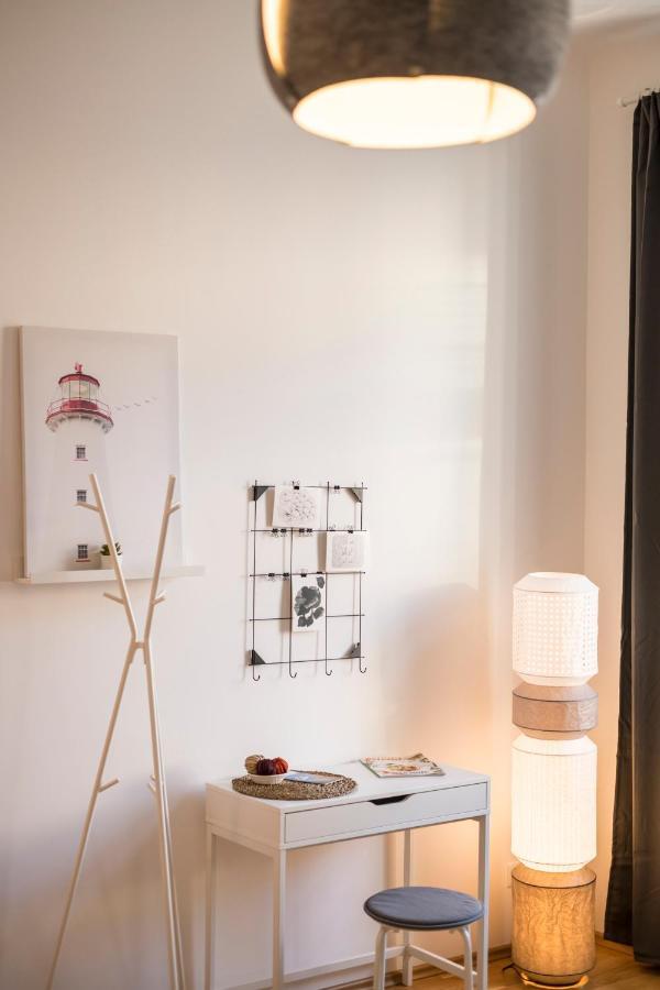 Sigmund Freud Lounge Apartment
